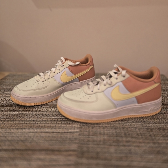 NIKE AIR FORCE 1 Low Sea Glass/Melon Tint Unisex Sneaker 5.5 youth Euro 38 VGUC - Picture 14 of 15